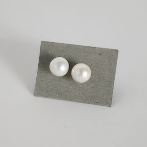 **FREE add-on** Faux Pearl Earrings